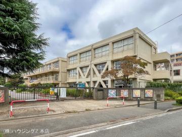 松戸市立常盤平第二小学校　距離６５０ｍ／徒歩9分・約650m(2022年9月)