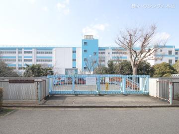 柏市立大津ヶ丘第一小学校　距離１１００ｍ／徒歩14分・約1,100m(2023年3月)