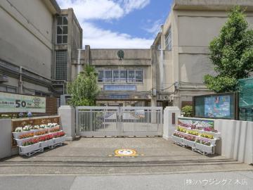 柏市立高柳小学校　距離７５０ｍ／徒歩10分・約750m(2024年5月)