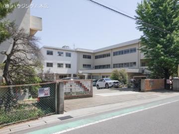 松戸市立上本郷小学校　距離４００ｍ／徒歩5分・約400m(2023年5月)