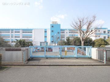 柏市立大津ヶ丘第一小学校　距離１０８０ｍ／徒歩14分・約1,080m(2023年3月)