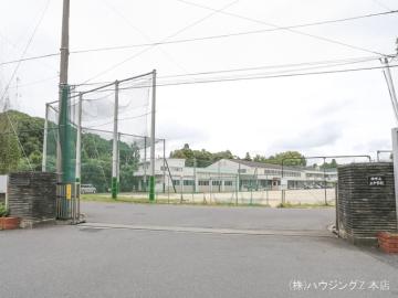 柏市立土中学校　距離１１００ｍ／徒歩14分・約1,100m(2023年9月)