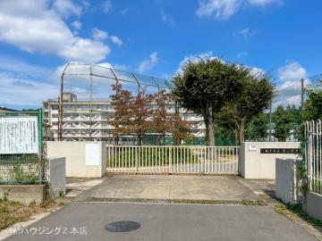 松戸市立金ケ作中学校　距離７５０ｍ／徒歩10分・約750m(2022年9月)